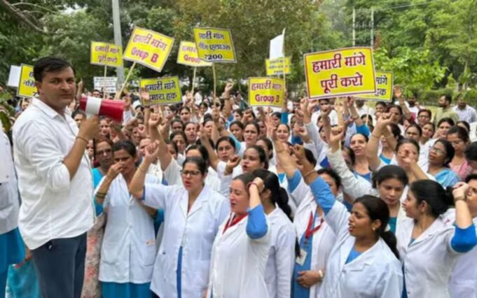 Haryana News: सरकारी डॉक्टरों की हड़ताल गहराई, सरकार ने लागू किया ESMA, 10 दिसंबर से अनिश्चितकालीन हड़ताल की चेतावनी